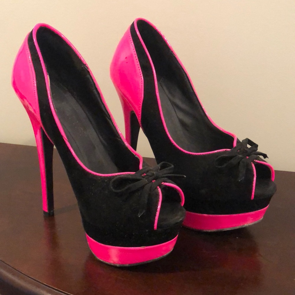 Liliana size 6 hot pink and black platforms